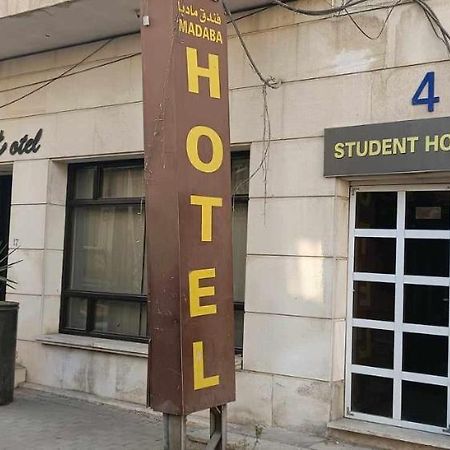 Student House Hostel Madaba Bagian luar foto