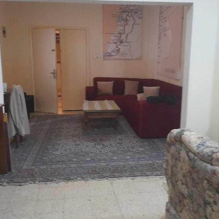 Student House Hostel Madaba Bagian luar foto