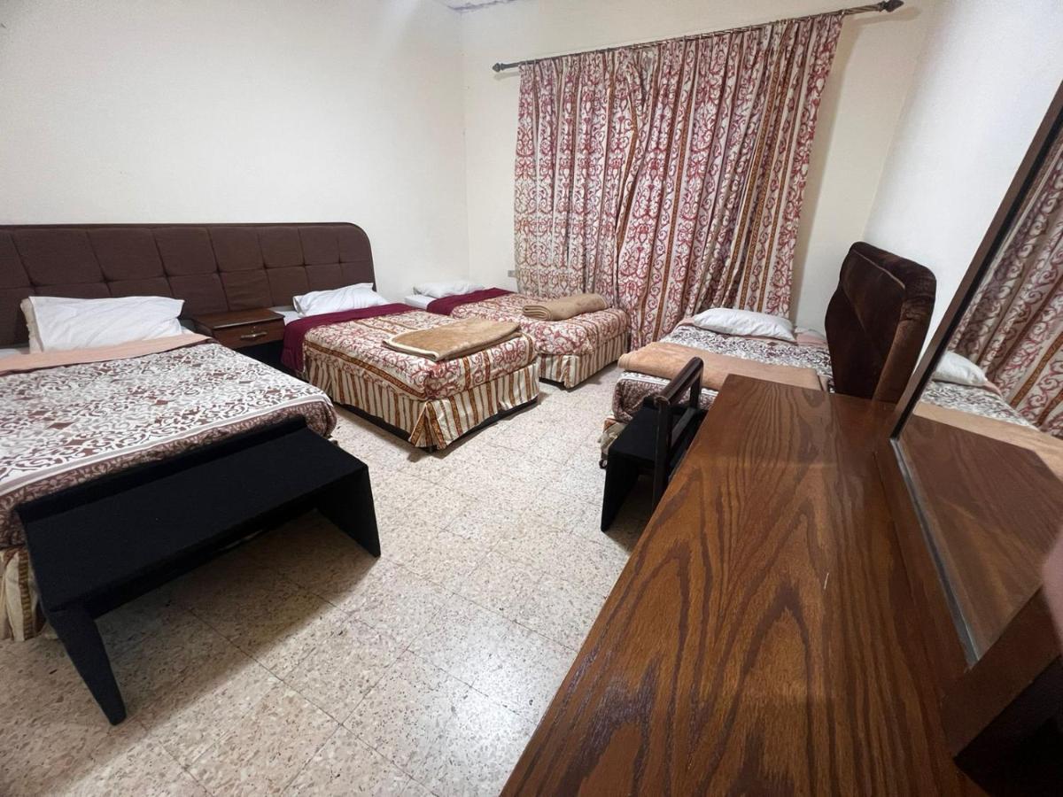 Student House Hostel Madaba Bagian luar foto