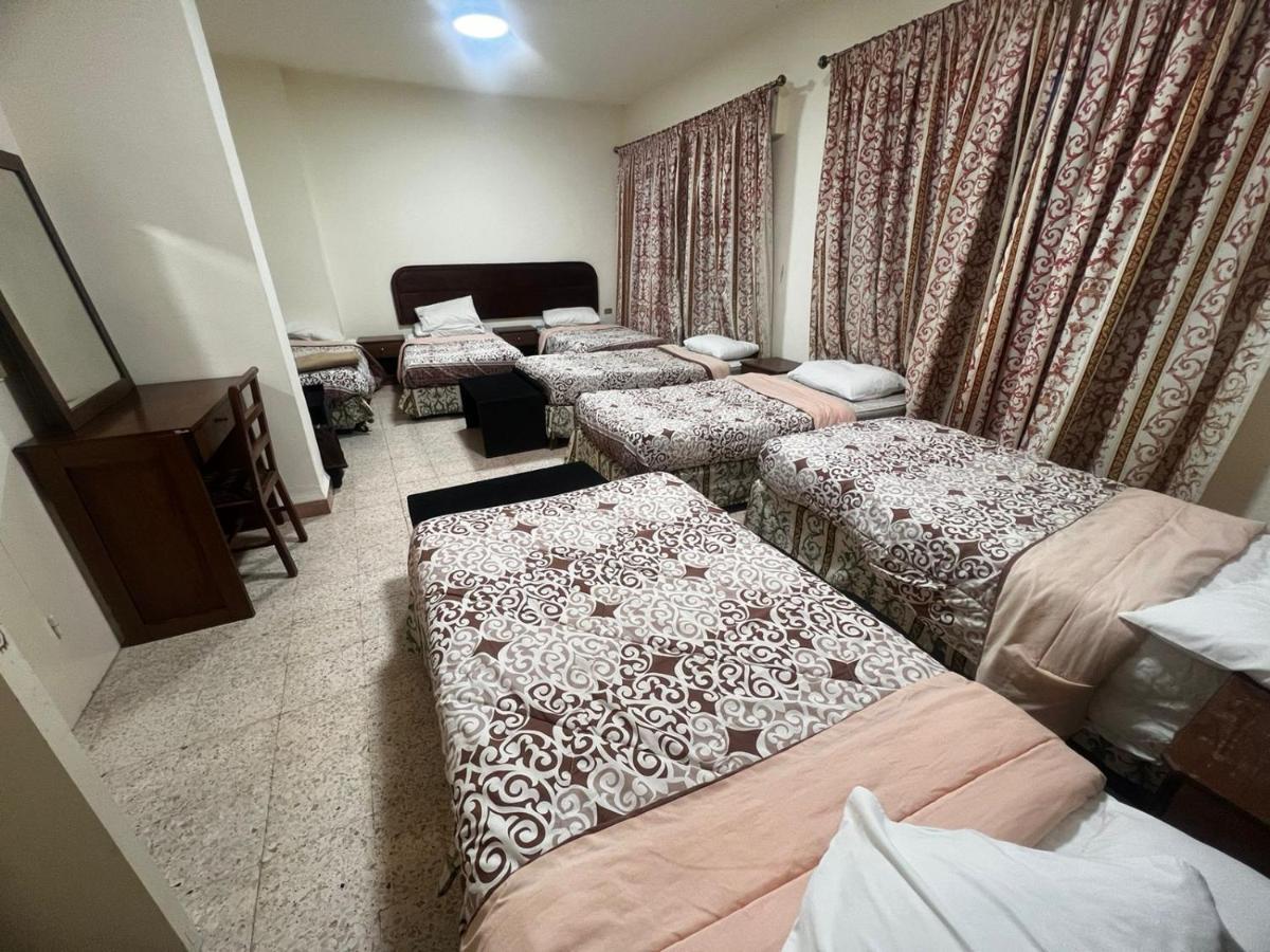 Student House Hostel Madaba Bagian luar foto
