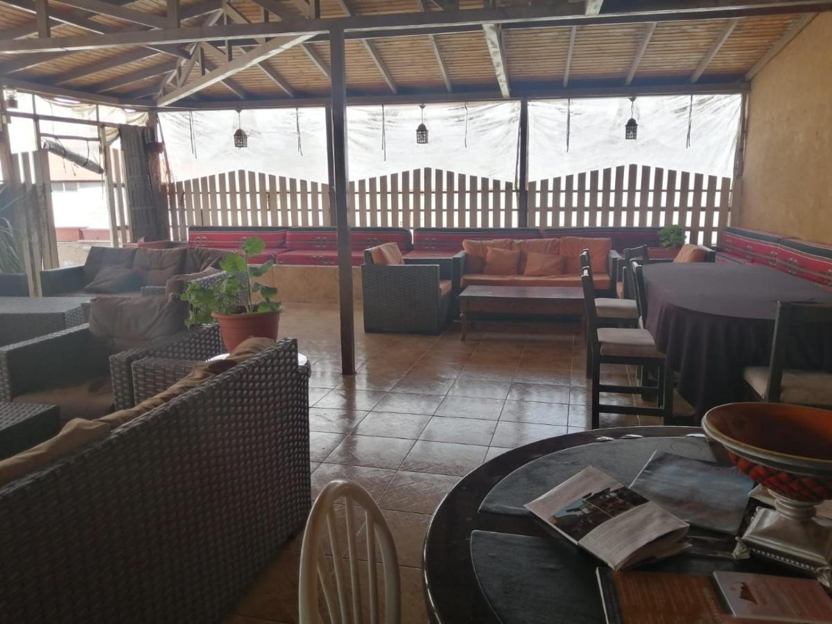 Student House Hostel Madaba Bagian luar foto