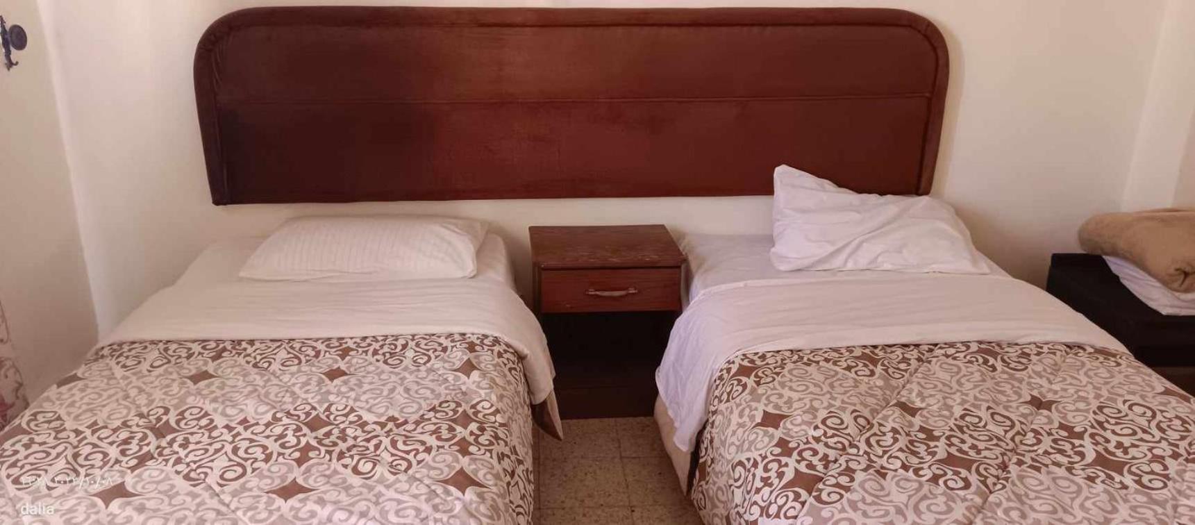 Student House Hostel Madaba Bagian luar foto